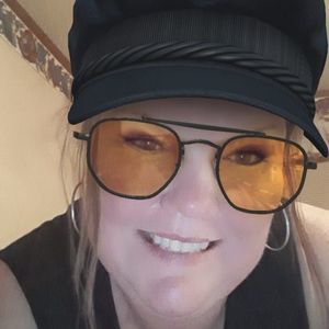 Meet your Posher, Carla